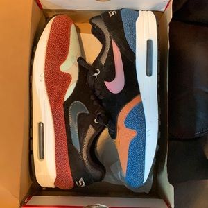 Nike Air Max 1 Swipa *WORN LESS THAN 5 TIMES*